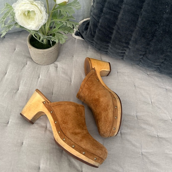 UGG chestnut Clogs - Picture 1 of 1